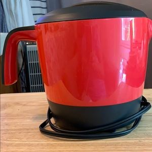 BRAND NEW NEVER USED Dash tea pot